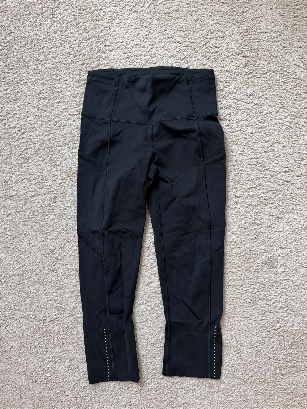 Lulu Lemon size 4 cropped leggings with pockets and Reflective Accents
